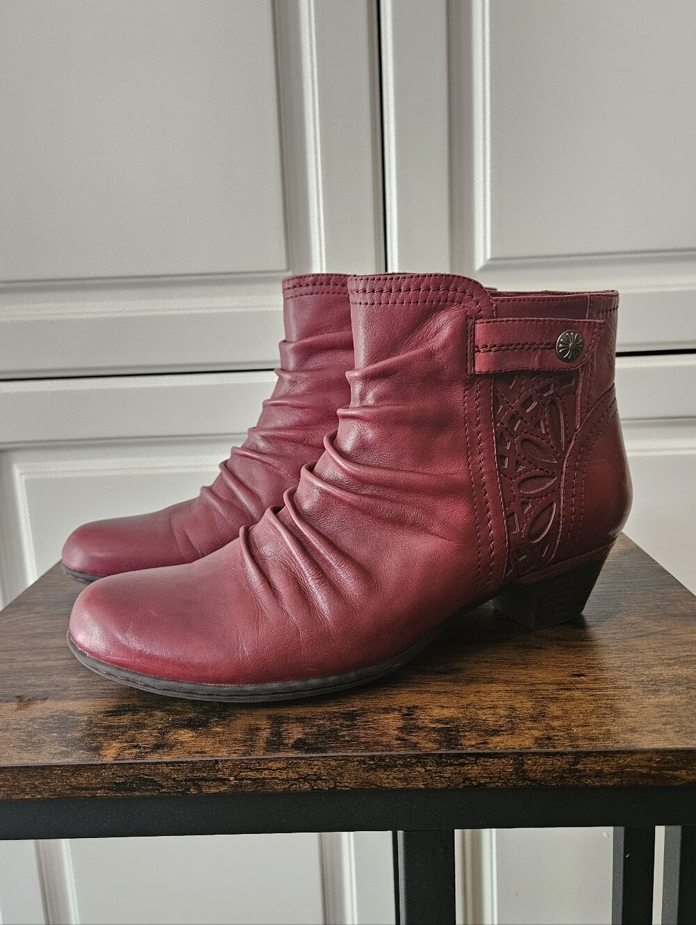 Rockport Burgundy Tooled Leather Ruching Slouchy Strap Heel Ankle Boots Booties